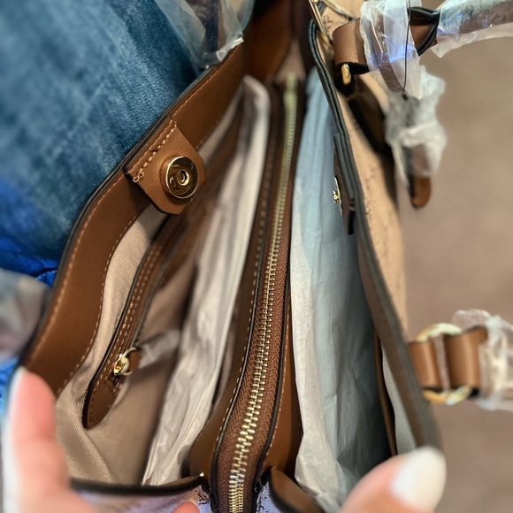 Nine West Brand NEW Bag!! - Picture 7 of 8